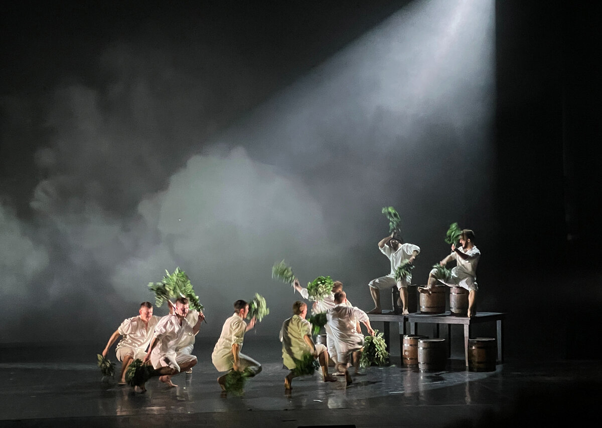 Фрагмент спектакля «Казаки в Париже». Театр «Русская песня», 16 ноября 2022 г.