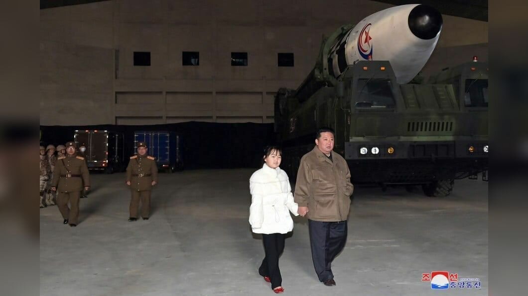        Ким Чен Ын с дочерью / kcna.kp