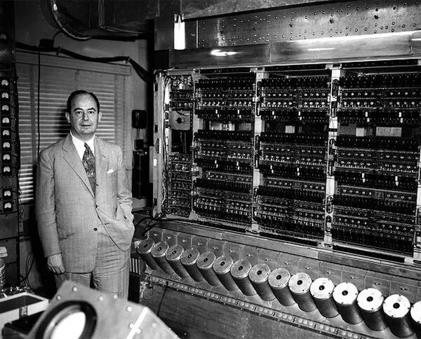 Джон фон Нейман и его вычислительная машина. Вот такой компьютер!