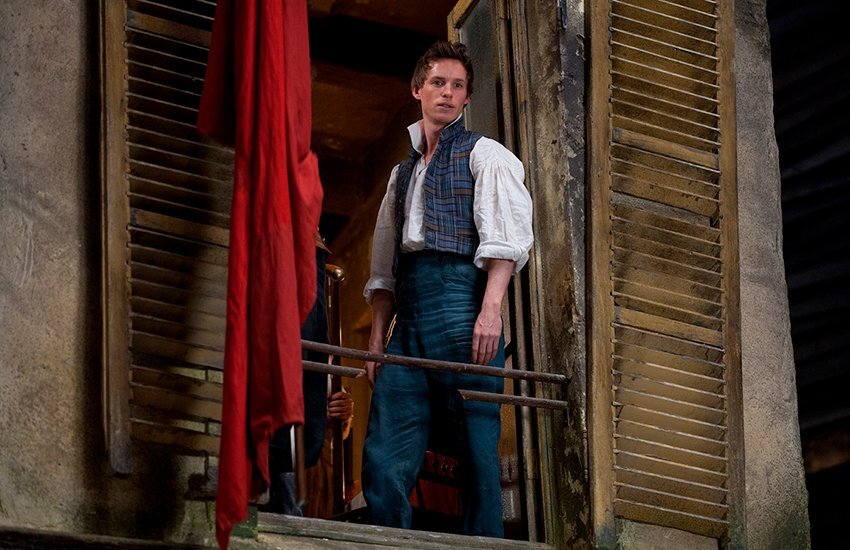 ЭДДИ РЕДМЭЙН В ФИЛЬМЕ «ОТВЕРЖЕННЫЕ» 