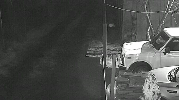     Момент возможного взрыва в небе над Миллерово в Ростовской области попал на камеры наблюдения, видео с них опубликовано в соцсетях.