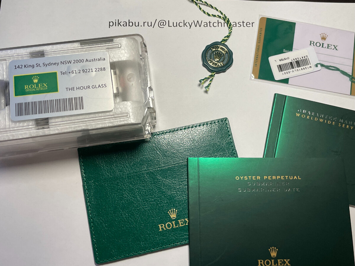 Часы поставляются в довольно стильном тревел боксе . Сильно отличного от оригинала