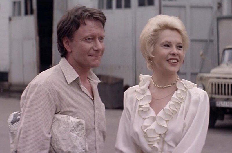 "Блондинка за углом"