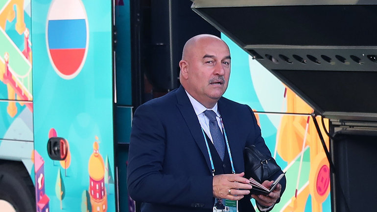А в руках заветный российский паспорт футболиста РПЛ
