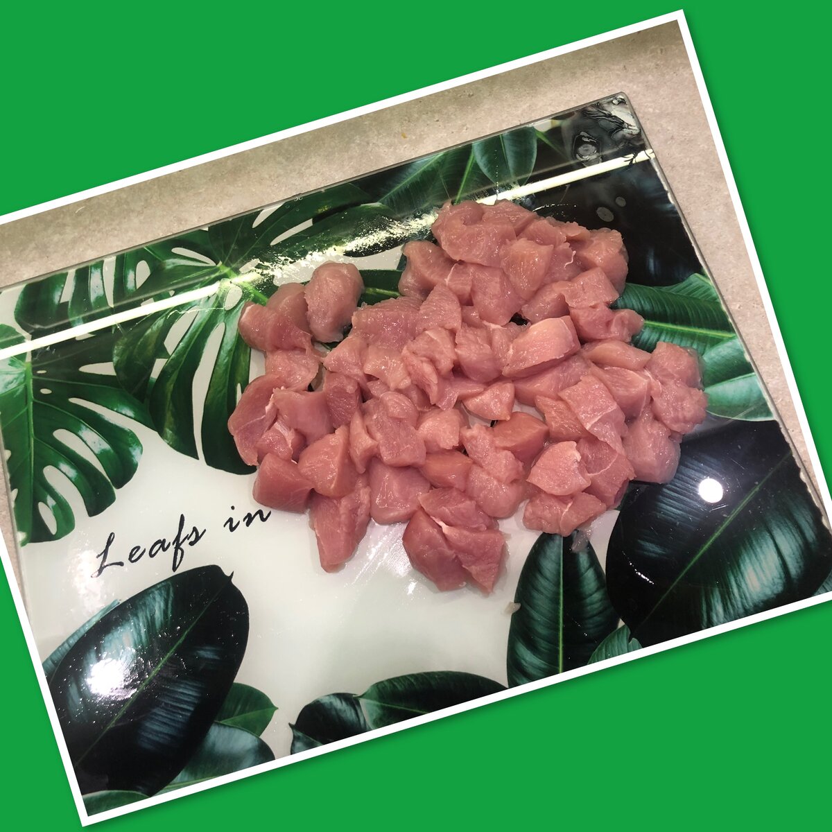 индейку режем некрупными кусочками