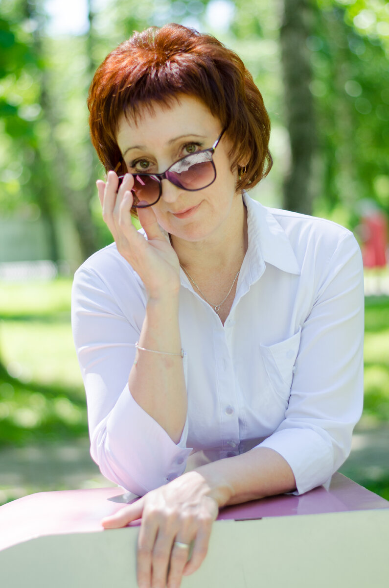 Психолог-диагност, медицинский психолог, консультант по вопросам семейных отношений, педагог-психолог, руководитель Экспертно-консультационного центра «Элегия» - Наталья Калинина.  
