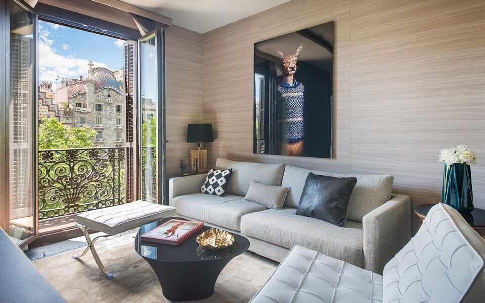 Квартира на Пасео-де-Грасия с видом на шедевр Гауди дом Батльо