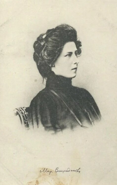 Мария Спиридонова в юности