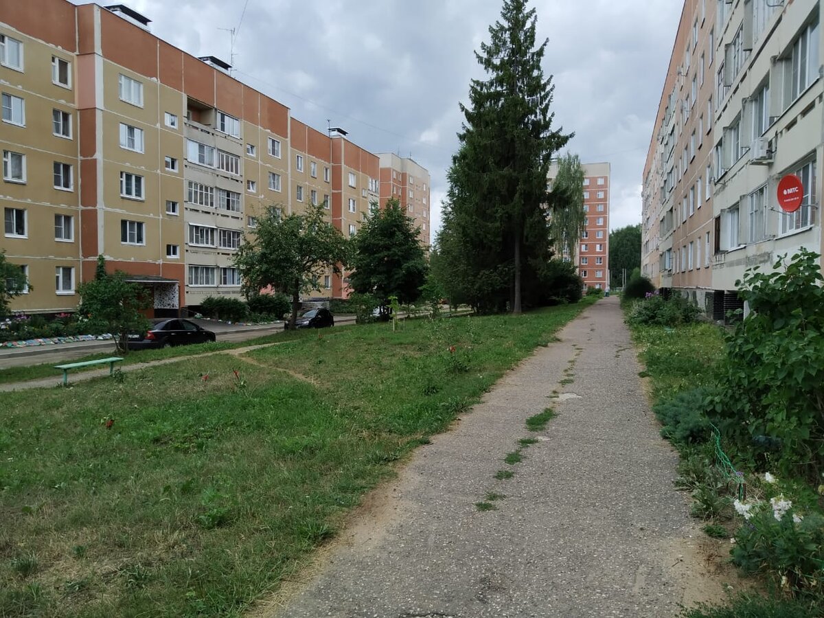 В Чистых Борах действительно всё чисто. Как говорится, бедненько, но чистенько. Фото автора. 