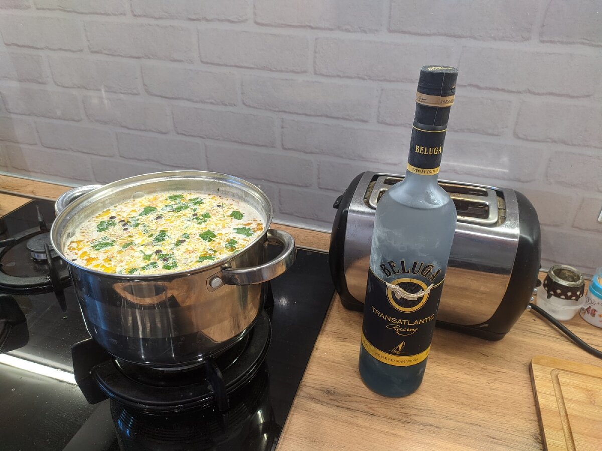 Когда приготовил вкусный суп, ну как тут не выпить? Один из алкогольных вечеров