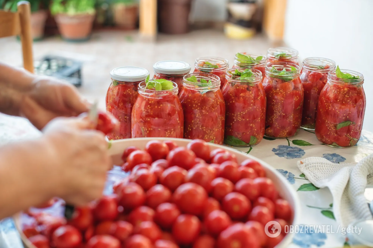 Бабушкины рецепты помидор в бочках: как правильно солить?