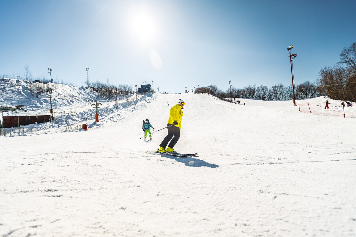 Склон спортивного комплекса  «Кант». Источник: https://kant-sport.ru/sports/skiing/svobodnoe-katanie/  