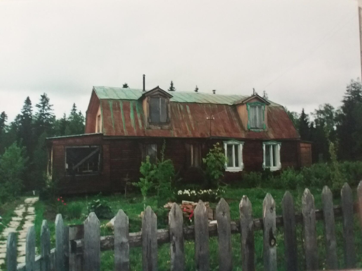 Вторую часть дома ( справа ) занимала чета Поршаковых . Фото не совсем удачное.