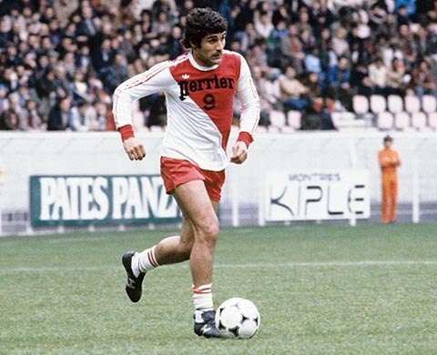 Делио Оннис - лучший бомбардир в истории высшего дивизиона чемпионата Франции по футболу. Источник фото: histoiredupsg.fr