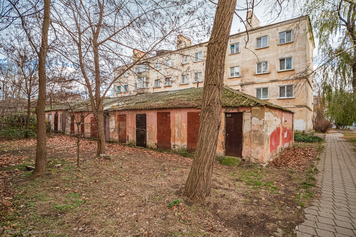 Керчь. Аршинцево как заповедник СССР. Увядающая красота старых зданий,  разруха и тлен. Часть 2 | НЕ ФОТОГРАФ | Дзен