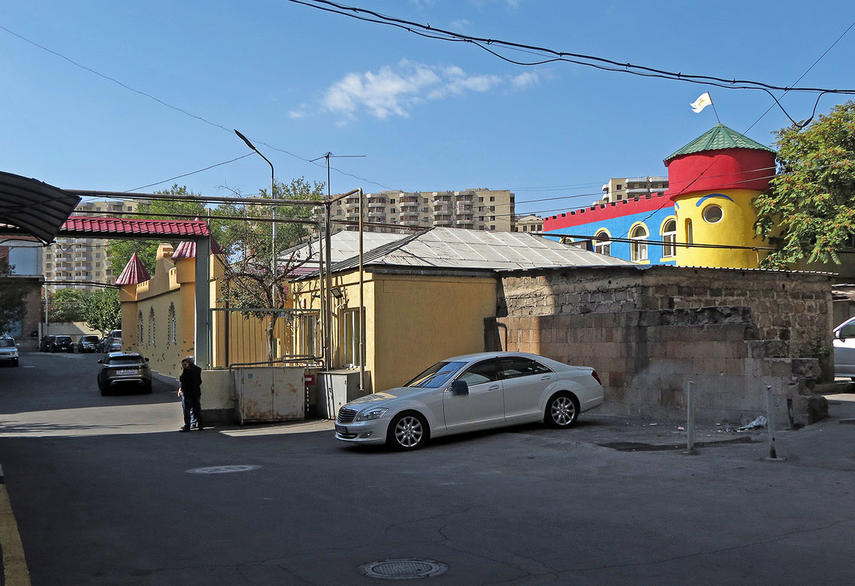 Аршакуняц улица в Ереване. Эривань город. С. Ереван Аршакуняц 6. Эривань город сейчас.