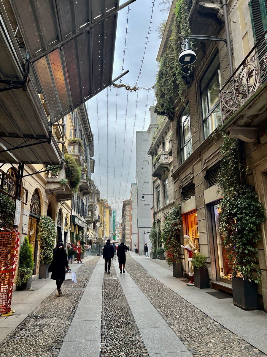 Праздничная атмосфера Милана, накануне Рождества и Нового года