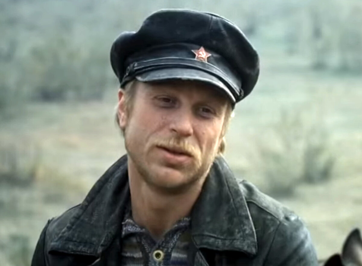 Кадр из кинофильма "Свой среди чужих, чужой среди своих", 1974 г., режиссер Никита Михалков, сценаристы Эдуард Володарский, Никита Михалков, композитор Эдуард Артемьев (скриншот) 