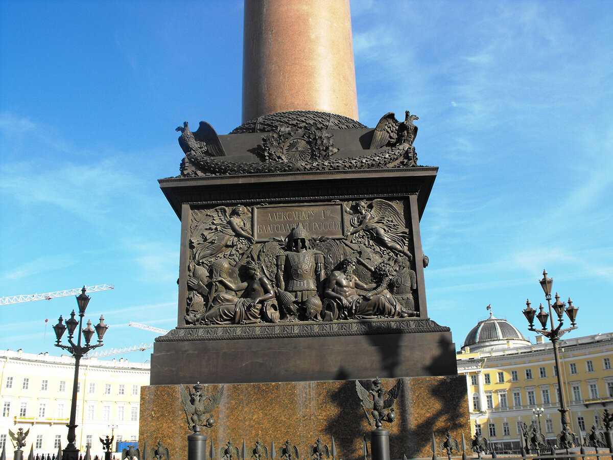 фото александровской колонны в санкт петербурге