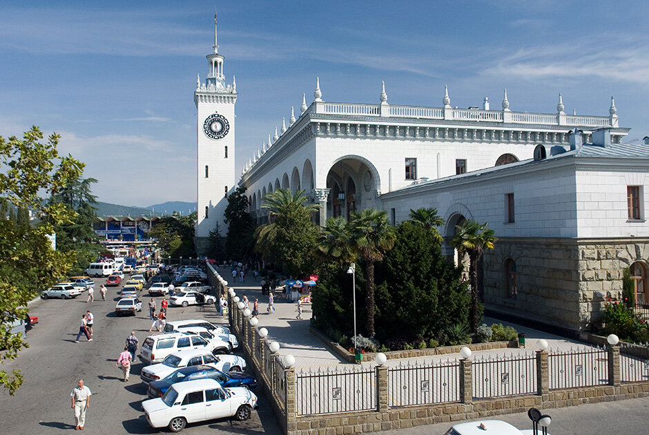 Курорты с жд вокзалами. Евпатория курорт жд вокзал. Ж д вокзал славянск. Курорты с жд вокзалами. Жд вокзал евпатория.