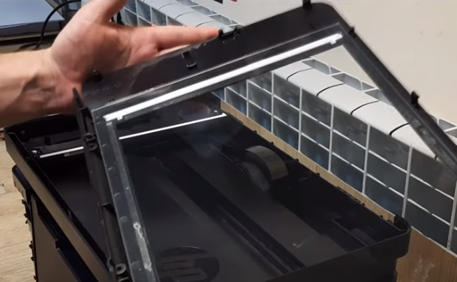 Самопроизвольное открытие крышки без стекла