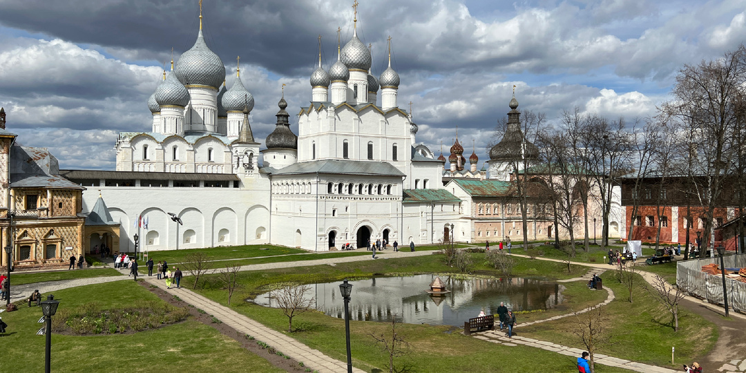 Из Москвы в Ростов-Великий на машине.