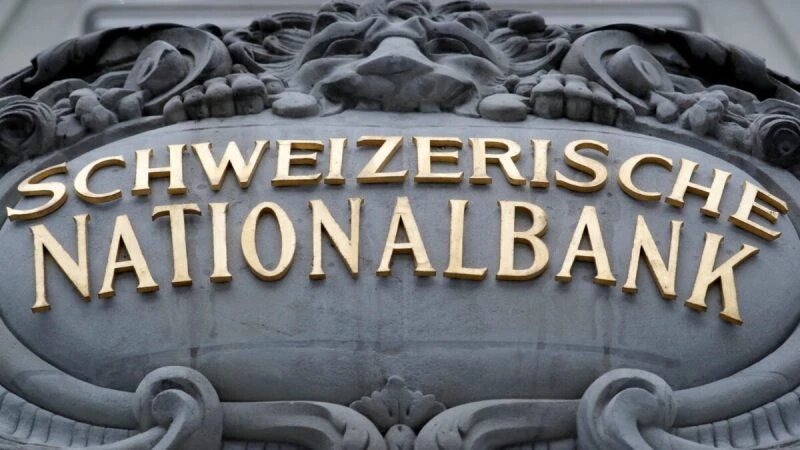 Логотип Швейцарского национального банка (SNB) на здании в Берне, Швейцария, 2 апреля 2022 года. Фото: Arnd Wiegmann/Reuters