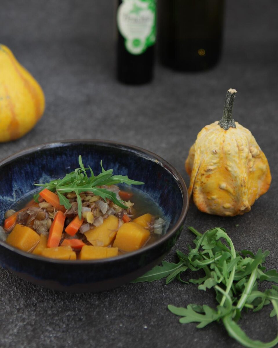 Похлебка с уткой, чечевицей и тыквой от Дарьи Третьяковой: https://t.me/wellness_hedonism