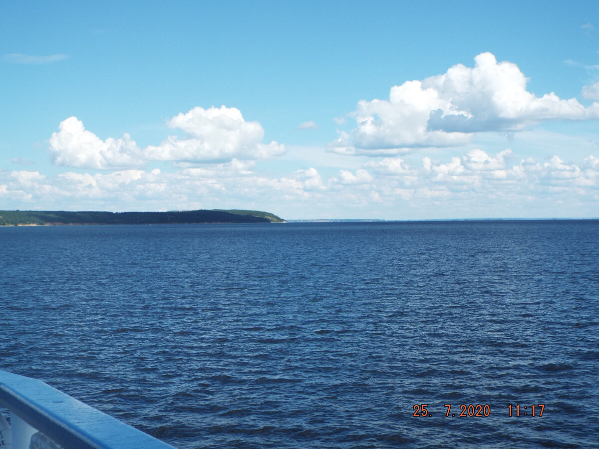 Солнечно, тепло. А какой простор!