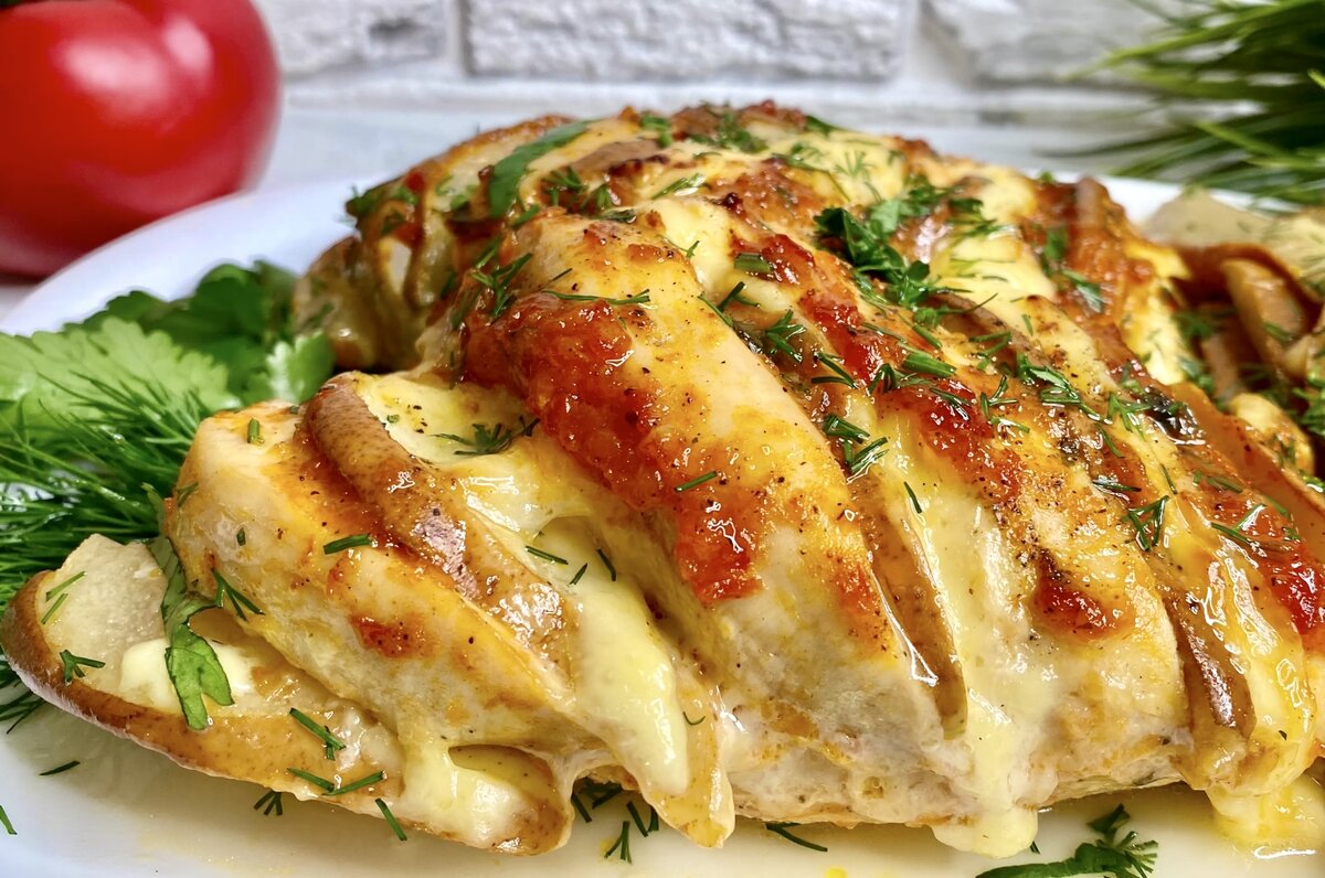 Поджаренная шкура утки. Утиная грудка конфи с грушей. Как приготовить грудку с надрезами. Утиная грудка глазированная. Грудка с грушей.