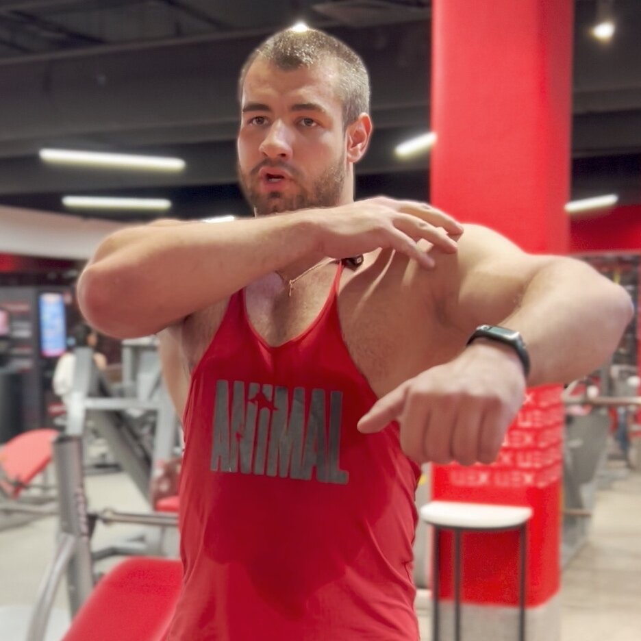 Одна из мышц, отвечающая за гармоничное построение тела, как для мужчин, так и для женщин - дельтовидная мышца.  Она состоит из трёх пучков - переднего, среднего и заднего. 
