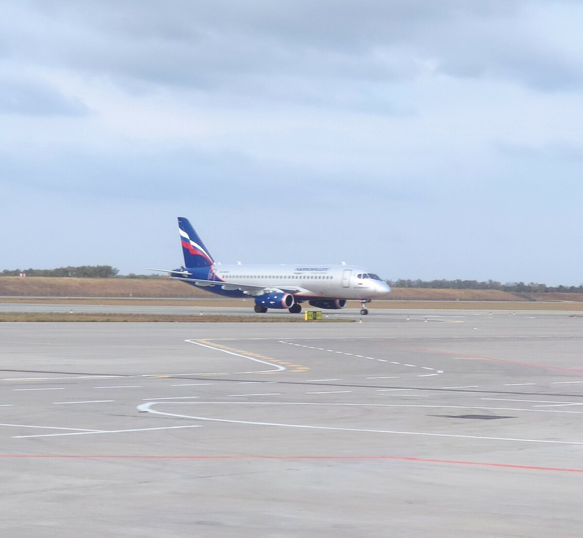 Самолет SSJ-100