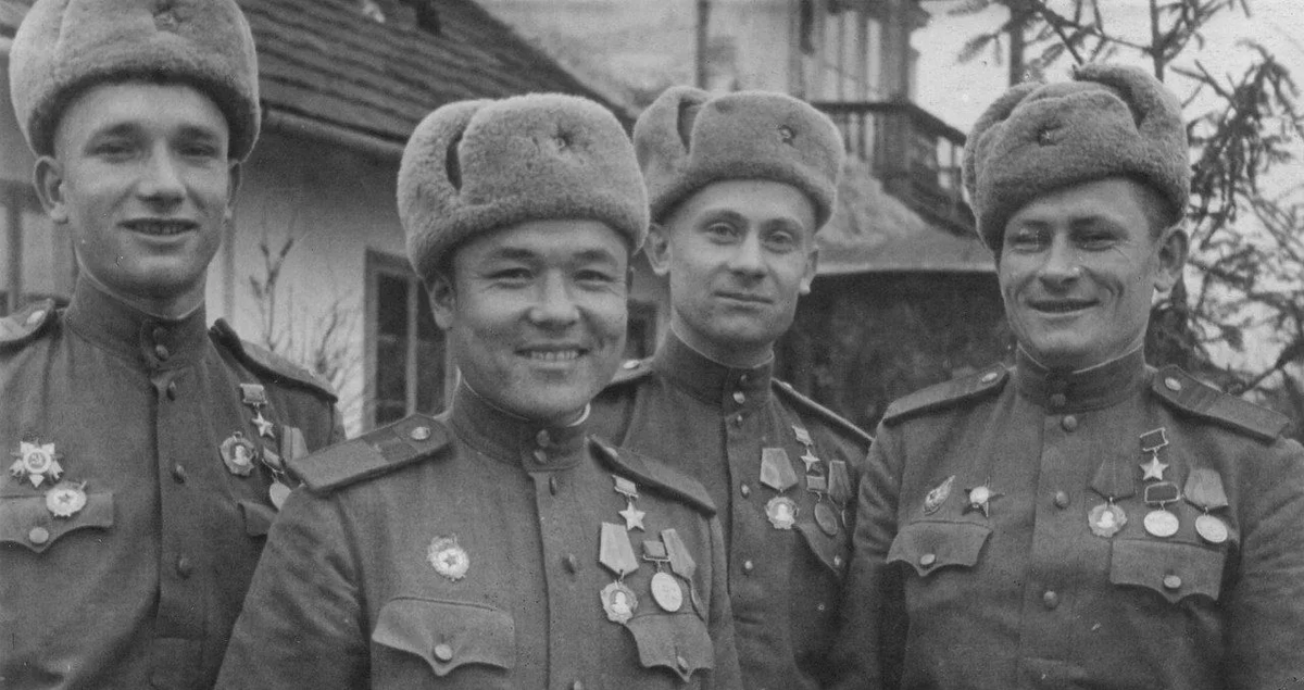 Советские герои. Фотоиллюстрация из свободного доступа в интернете.