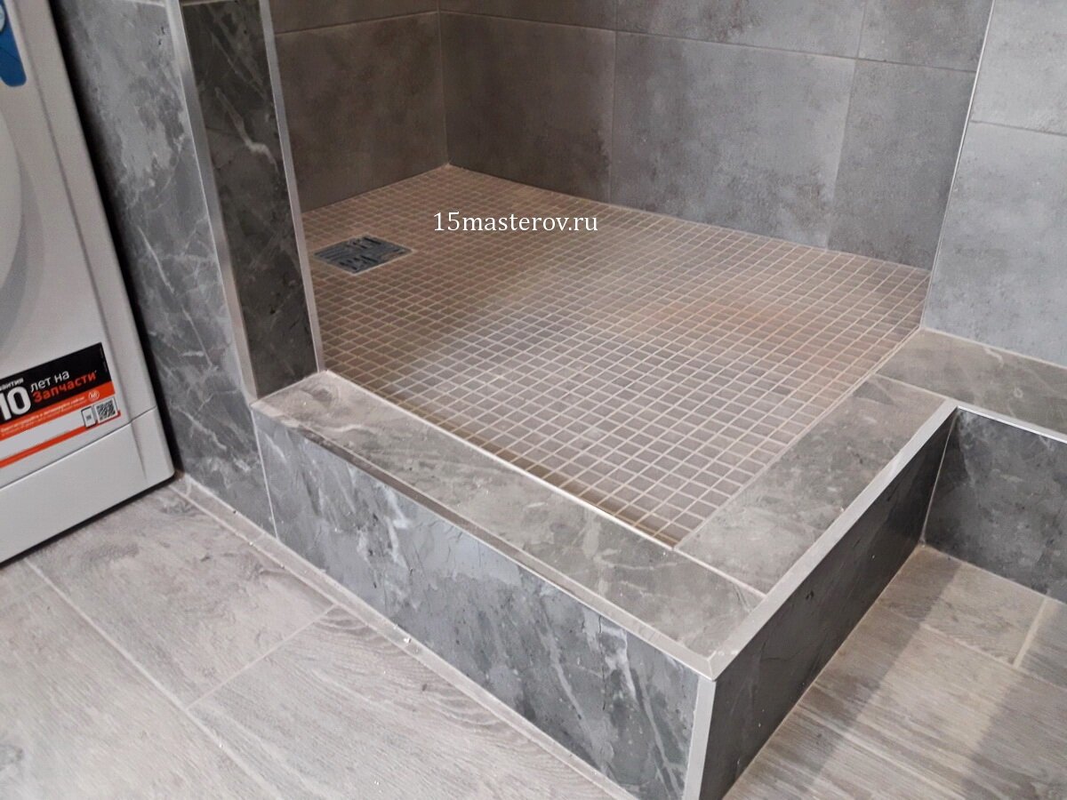 Душевой поддон с гидроизоляцией и облицовкой плиткой