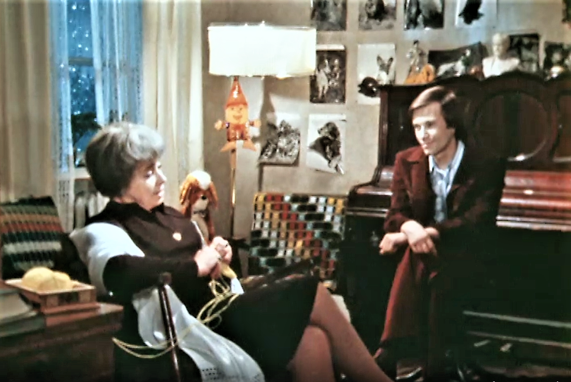 Кадр из телефильма "Переходим к любви" (1975)