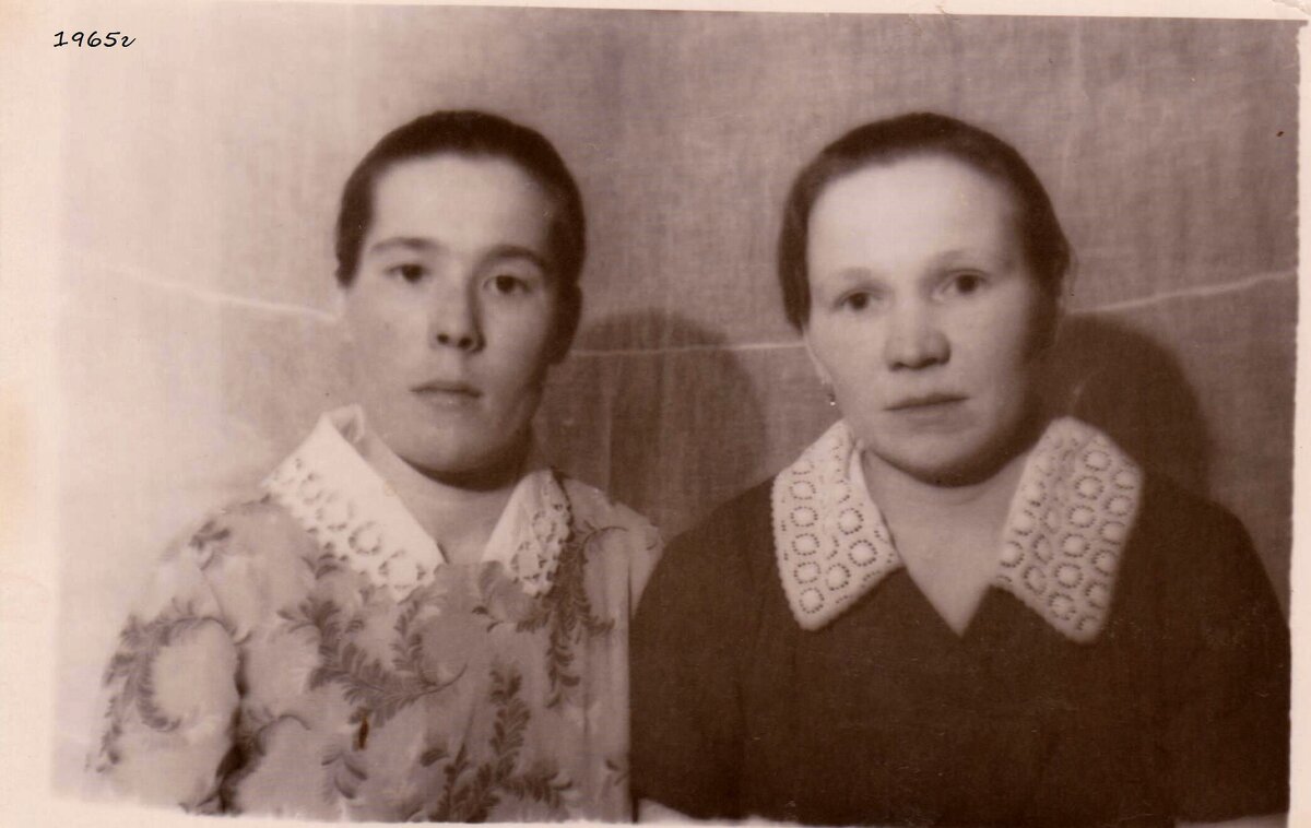 Слева Тамара, справа моя мама Анфиса 1965 год. Фото из семейного архива.