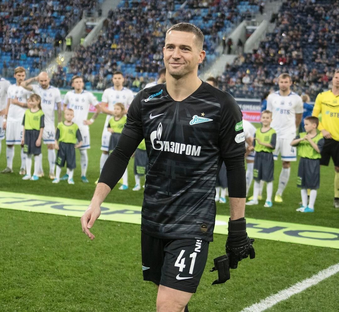 Кержаков вратарь Зенита