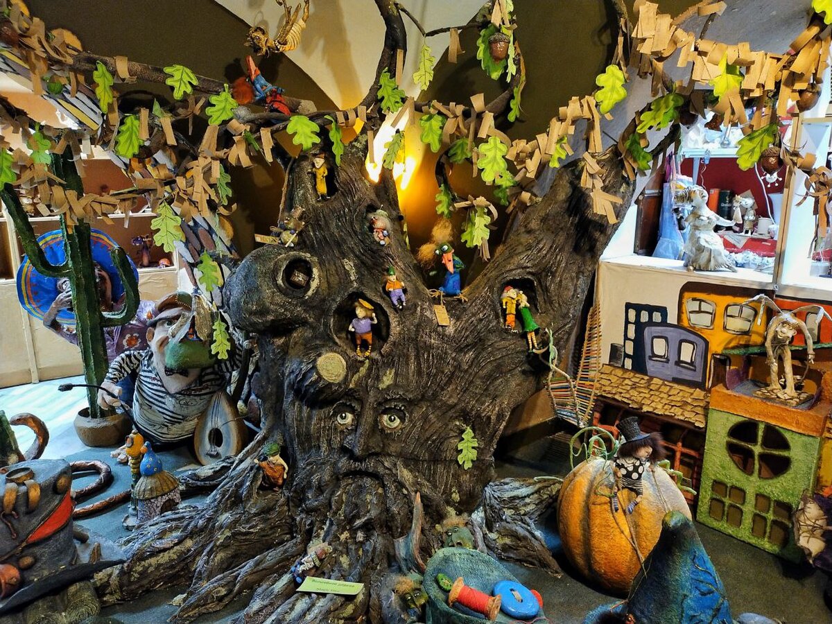 Почетный житель музея — Его величество дуб