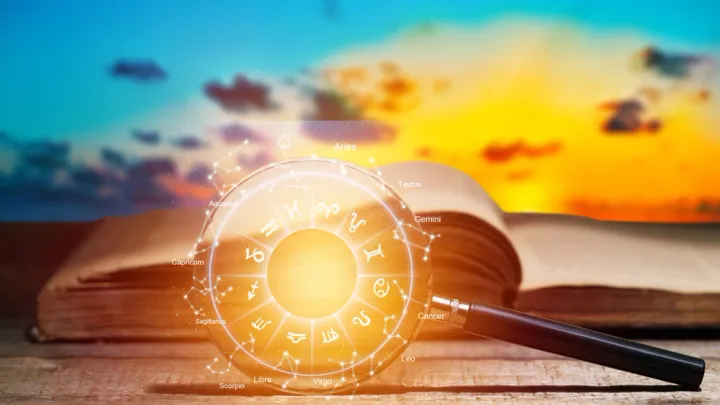 Гороскоп на 13 июля 2022 года. Фото: Billion Photos / Shutterstock.com