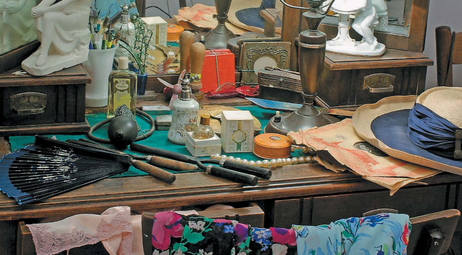 Источник фото: Колева М. Советский стиль. Парфюмерия и косметика. М. : Олма Медиа Групп, 2014. С. 87