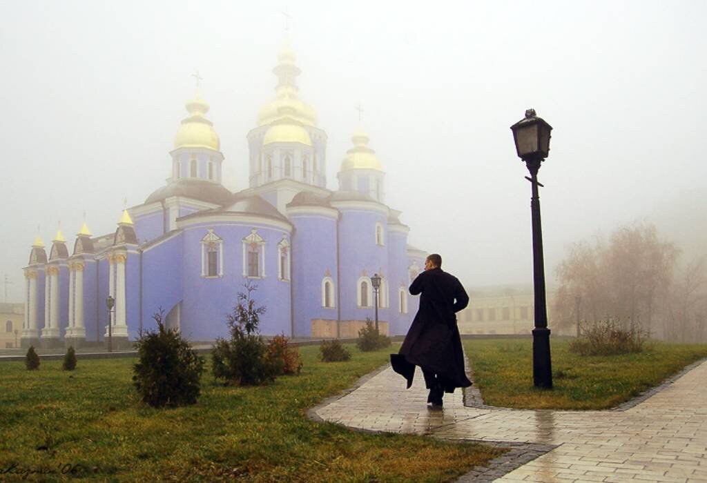 Узкий путь к храму Православие фото картины