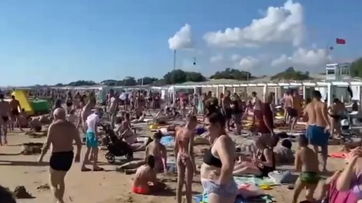 Пляж Анапы в разгар сезона