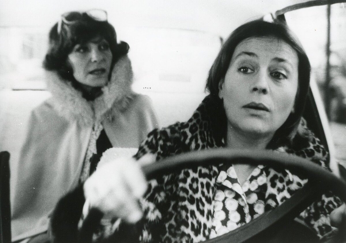 Анни Жирардо и Мария Паком в фильме «Последний поцелуй» (1977). Фото: picclick.fr 