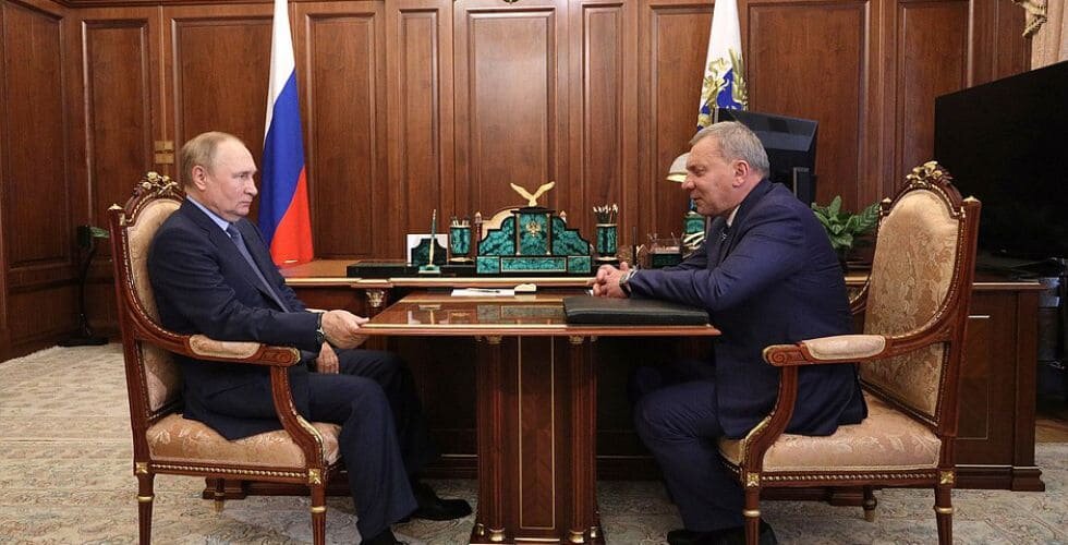 Владимир Путин и Генеральный директор Госкорпорации «Роскосмос» Юрий Борисов