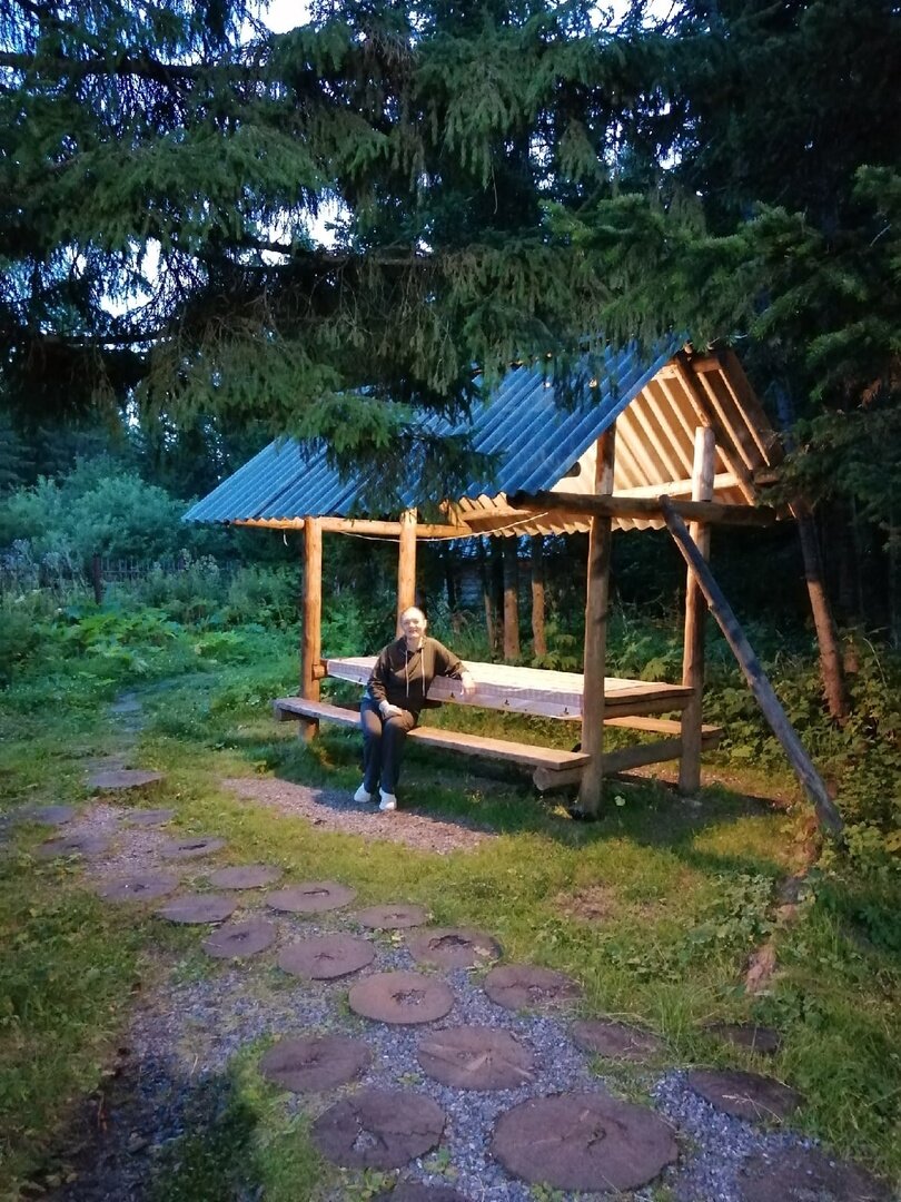 У каждого домика в "Синегорье" своя беседка и мангал.