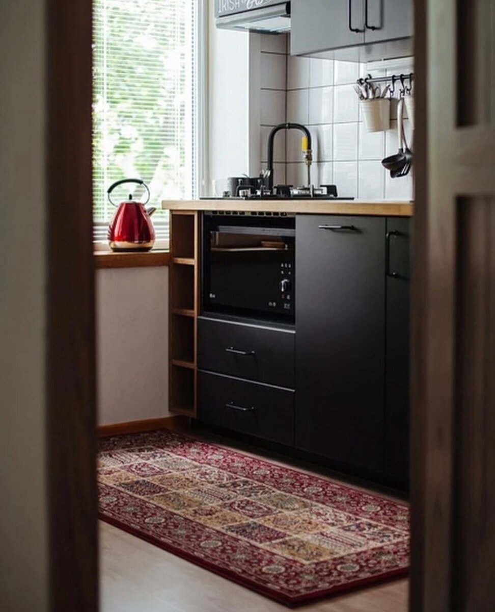 Гениальный дизайн хрущевки: кухня «вагончиком», продуманная планировка, крутые фишки