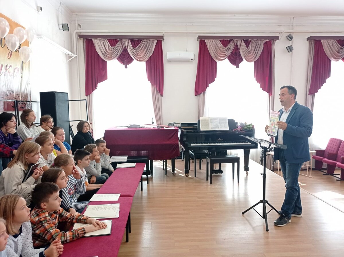 Преп. Гордеев Е.А. рассказывает о правилах поведения.