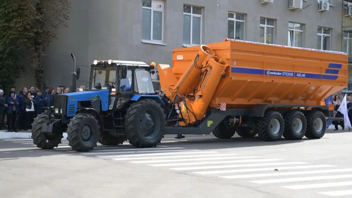 Фото: amkodor.by Новый функциональный бункер-перегрузчик зерна AMKODOR STS303B ASILAK
