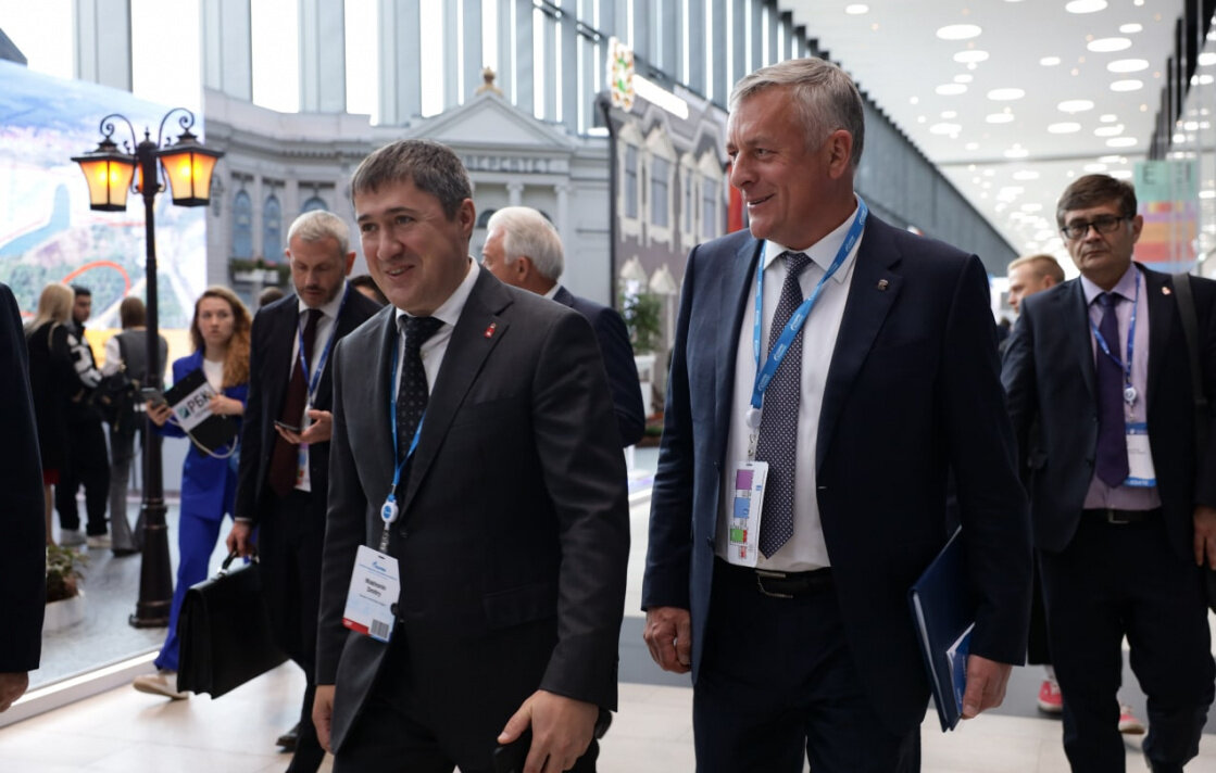    Глава Прикамья Дмитрий Махонин и генеральный директор ООО "Газпром межрегионгаз" Сергей Густов  Департамент информационной политики Администрации губернатора Пермского края