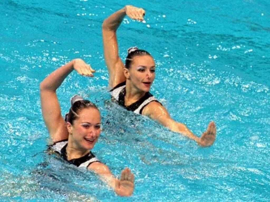 Синхронное плавание киселева. Киселева олимпийская чемпионка по синхронному плаванию. Синхронистки киселева. Синхронистки киселева. Синхронистки киселева.